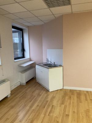 Bureau - 100 m² - 5 pièces