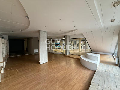 Local d'activités - 104 m² - 1 pièce