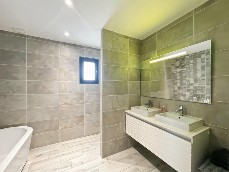 Maison - 157 m² - 6 pièces