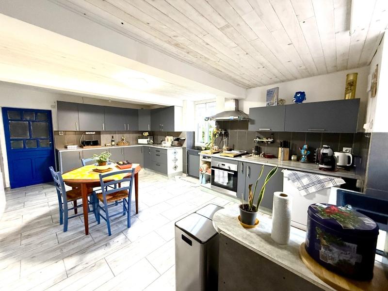 Maison - 353 m² - 12 pièces