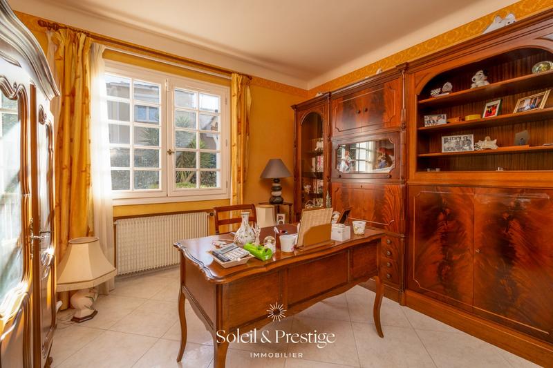 Villa - 210 m² - 8 pièces