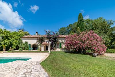 Mas - 440 m² - 12 pièces