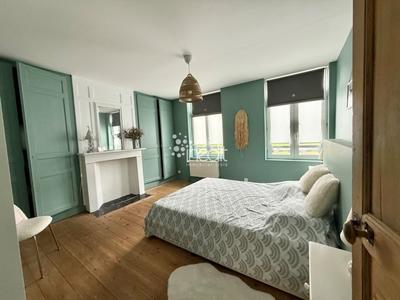 Maison - 218 m² - 8 pièces