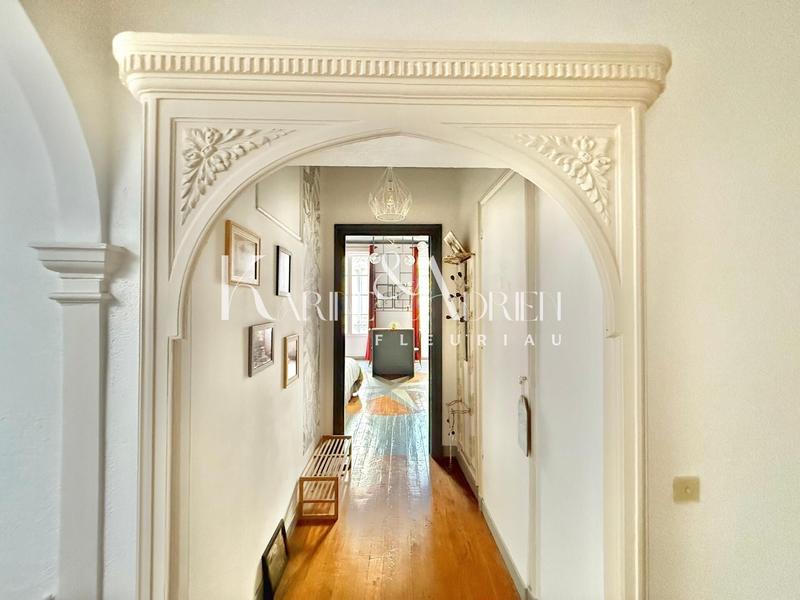 Maison - 330 m² - 9 pièces