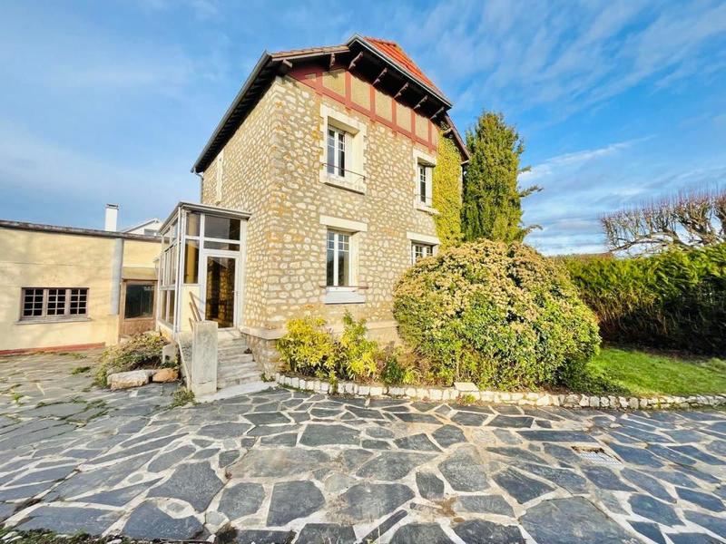 Maison - 95 m² - 5 pièces