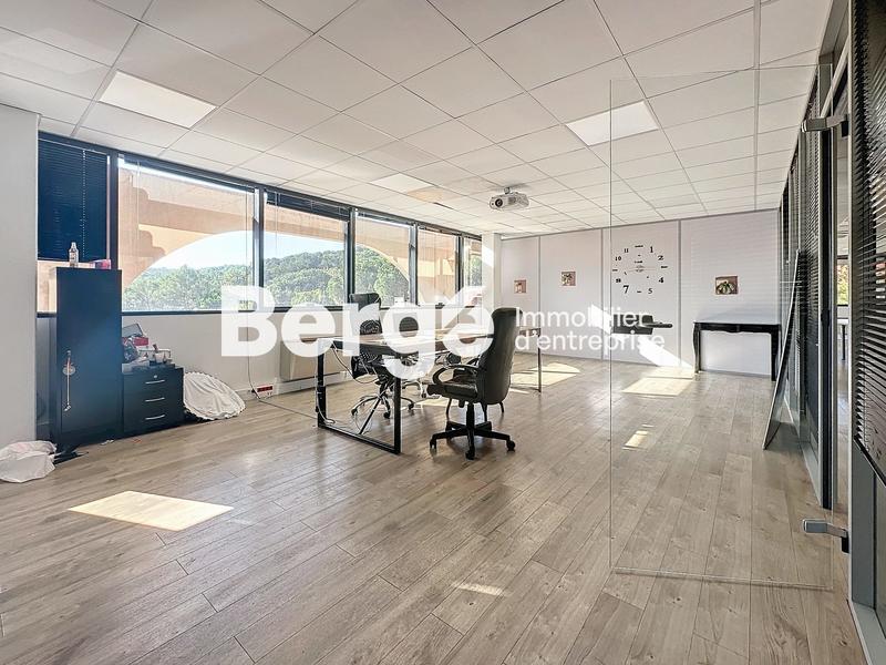Bureau - 1 253 m²