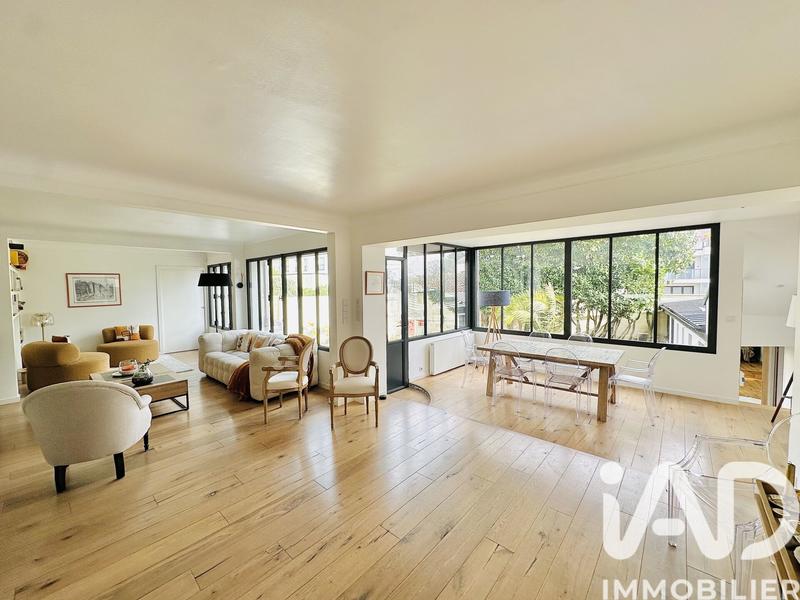 Maison - 216 m² - 12 pièces