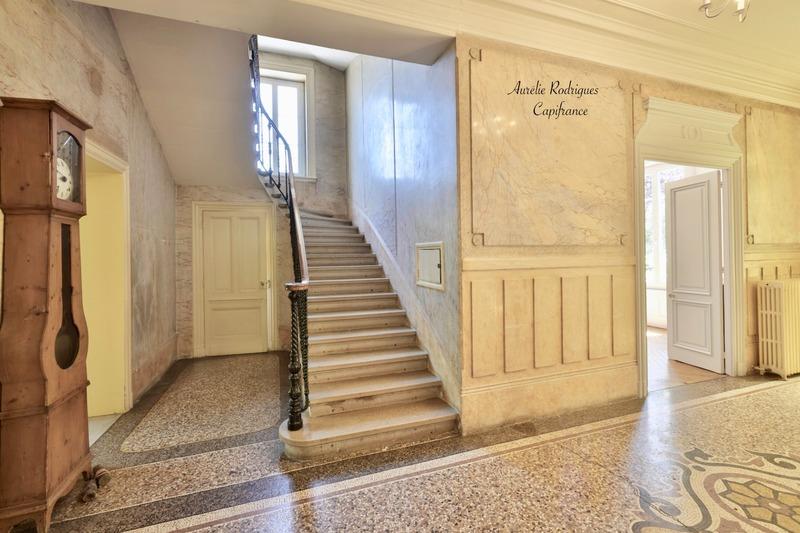 Propriété - 370 m² - 14 pièces