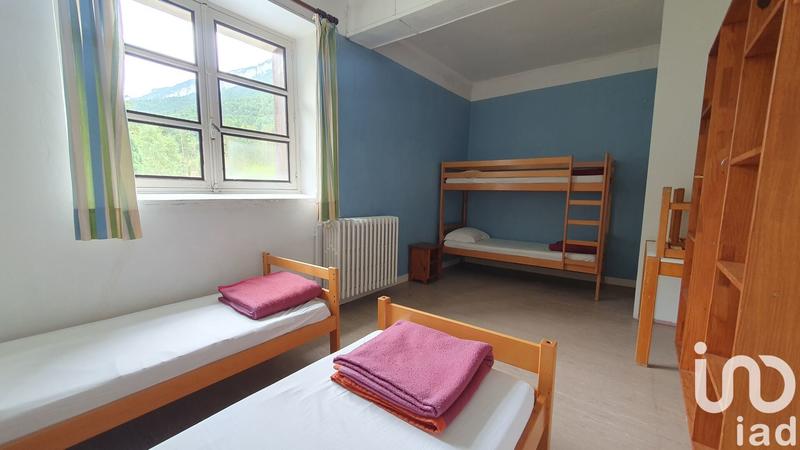 Appartement - 1 350 m² - 38 pièces