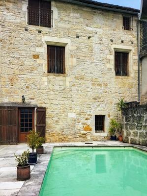 Maison - 317 m² - 12 pièces