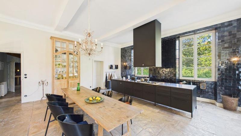 Propriété - 700 m² - 13 pièces