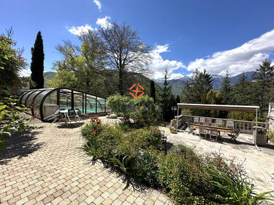 Villa - 252 m² - 11 pièces