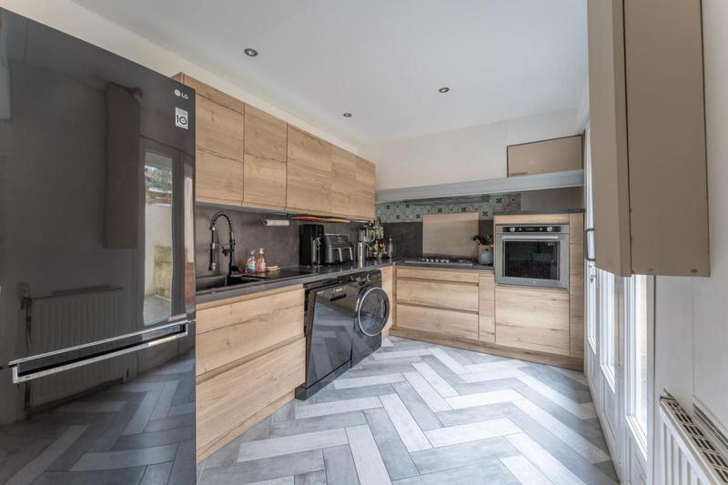 Maison - 104 m² - 5 pièces