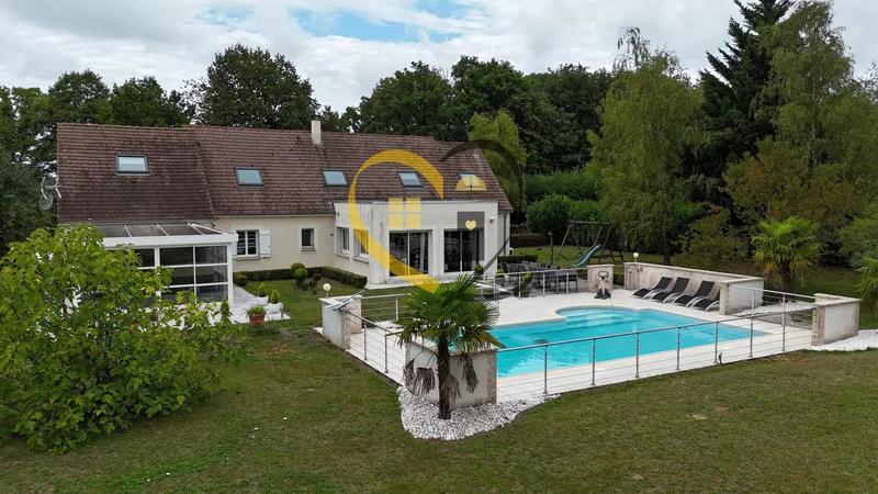 Propriété - 260 m² - 11 pièces