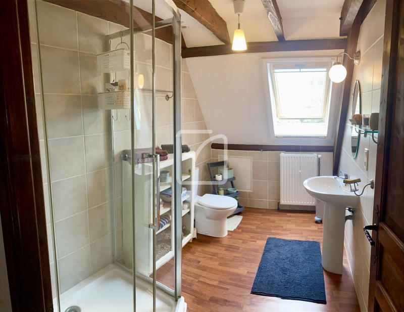 Maison - 239 m² - 9 pièces