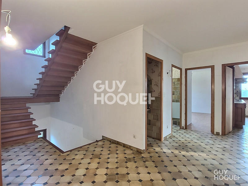 Maison - 200 m² - 8 pièces