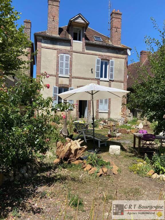 Maison ancienne - 147 m² - 9 pièces