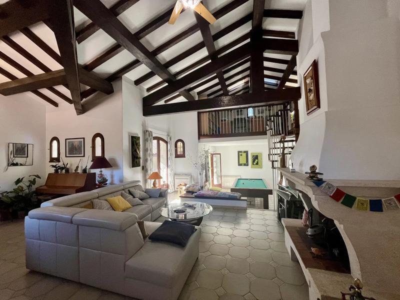 Villa - 220 m² - 6 pièces