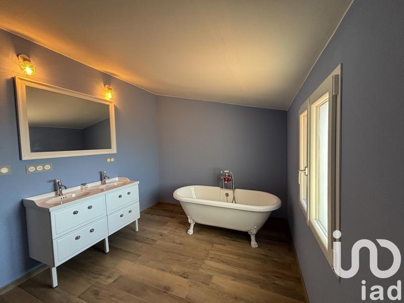 Maison - 270 m² - 9 pièces