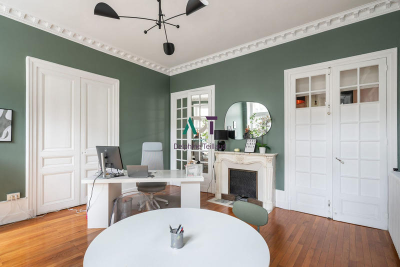 Appartement - 163 m² - 7 pièces