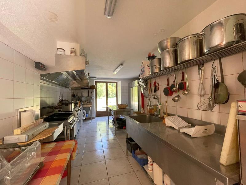 Immeuble mixte - 518 m² - 16 pièces