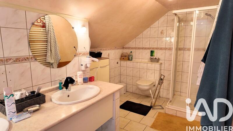 Maison - 223 m² - 9 pièces