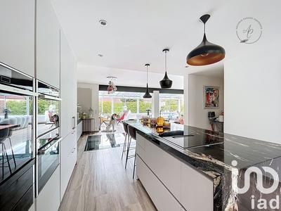 Maison - 225 m² - 7 pièces