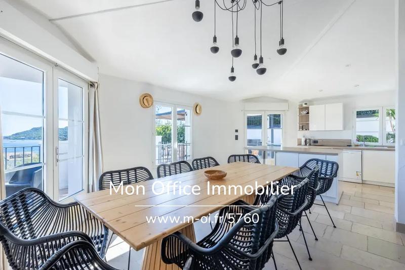 Maison - 230 m² - 8 pièces