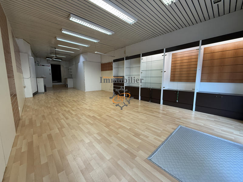 Local commercial - 77 m² - 3 pièces
