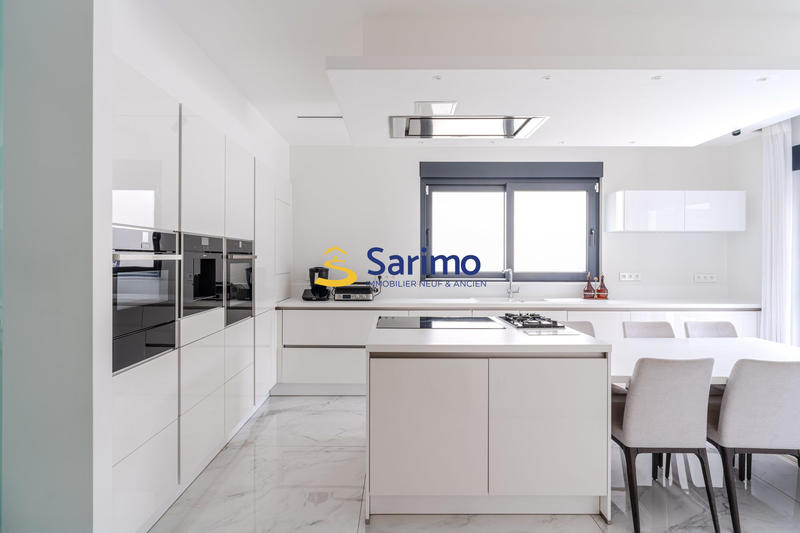 Maison contemporaine - 250 m² - 7 pièces