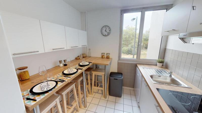 Chambre - 10 m² - 5 pièces