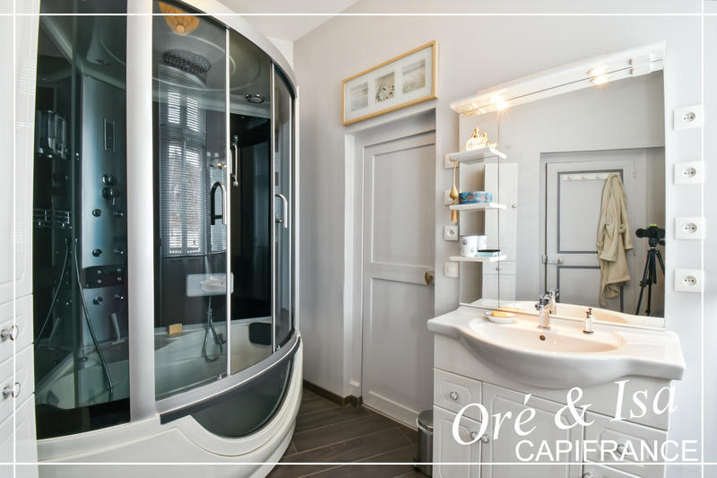 Maison de village - 338 m² - 15 pièces