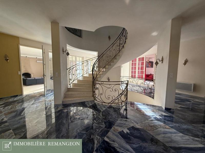Villa - 517 m² - 16 pièces