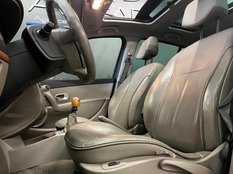 Renault Clio III 5 Portes 1.5 dCi 105 cv Initiale / Toit Ouvrant