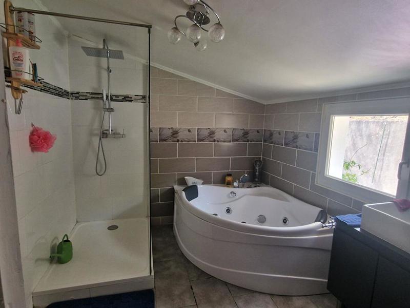 Maison - 410 m² - 6 pièces