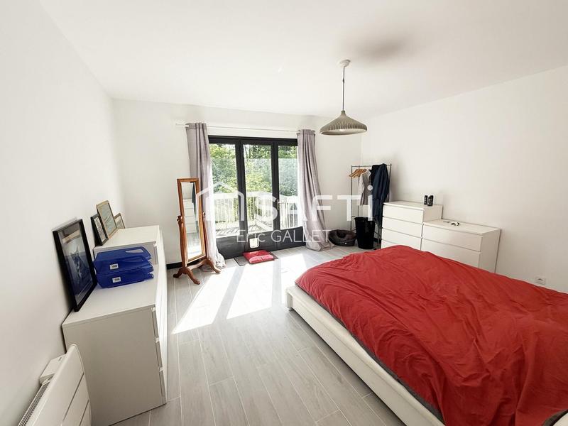 Maison - 241 m² - 9 pièces