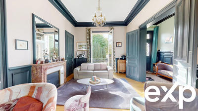 Maison - 252 m² - 9 pièces