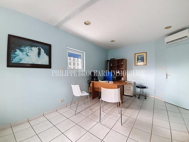 Local d'activités - 139 m² - 6 pièces