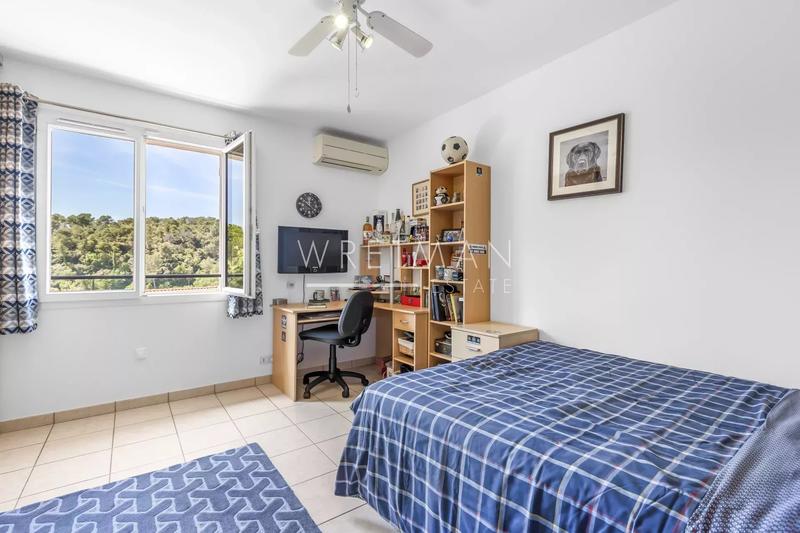 Maison - 185 m² - 7 pièces