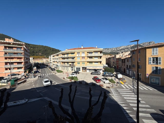 Appartement - 80 m² - 5 pièces