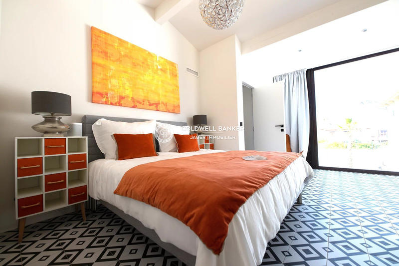 Villa - 192 m² - 9 pièces