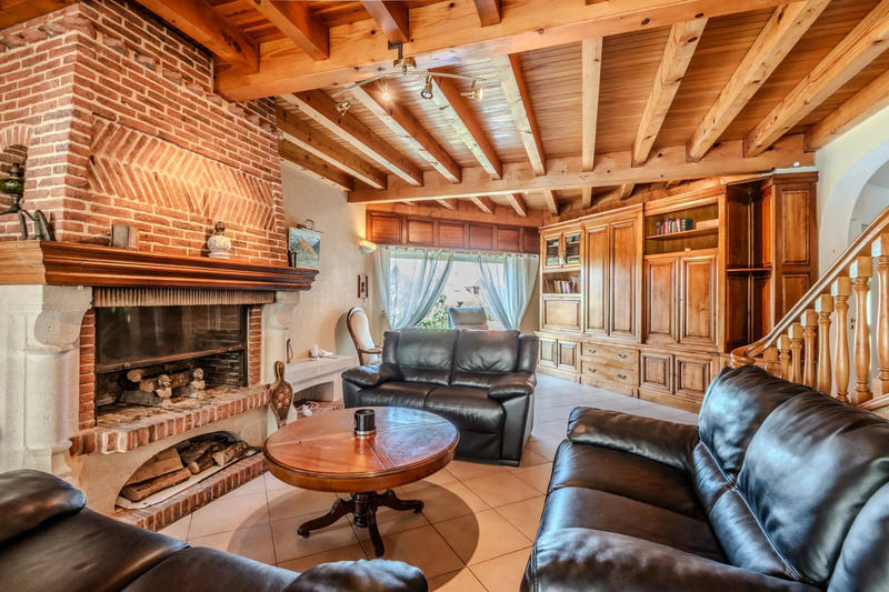 Maison - 380 m² - 9 pièces