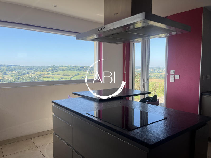 Maison - 212 m² - 7 pièces