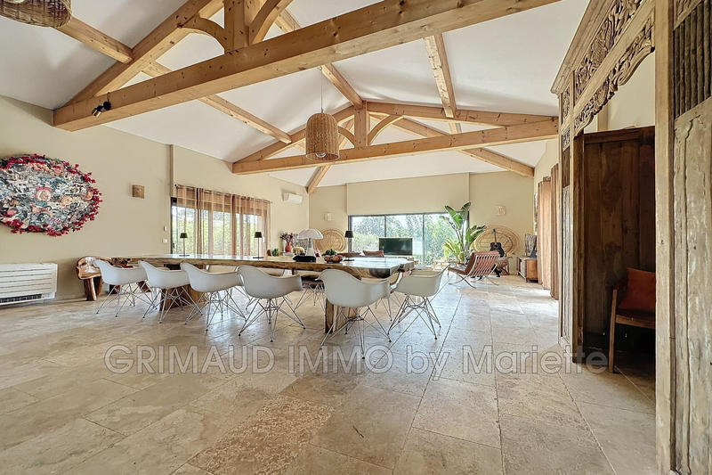 Villa - 308 m² - 8 pièces