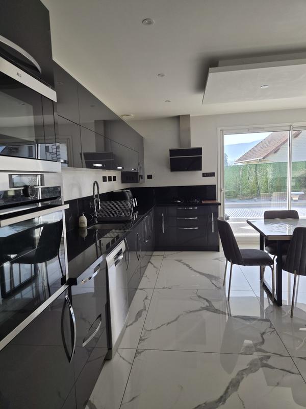 Maison contemporaine - 276 m² - 7 pièces