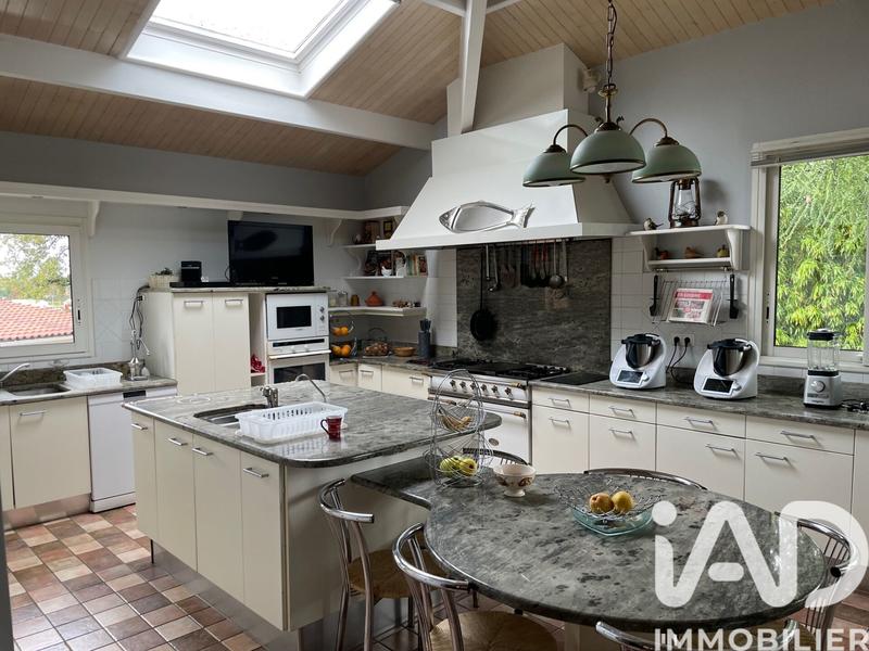 Maison - 762 m² - 17 pièces