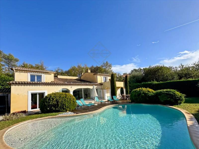 Villa - 250 m² - 7 pièces