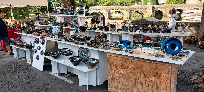 Marché de potiers : au fil de l'eau