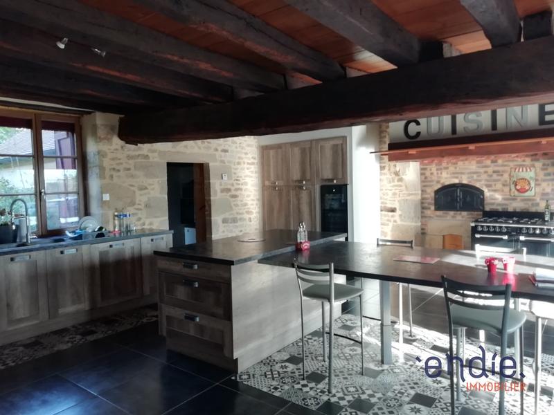 Maison - 230 m² - 7 pièces