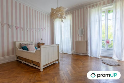 Maison - 320 m² - 111 pièces